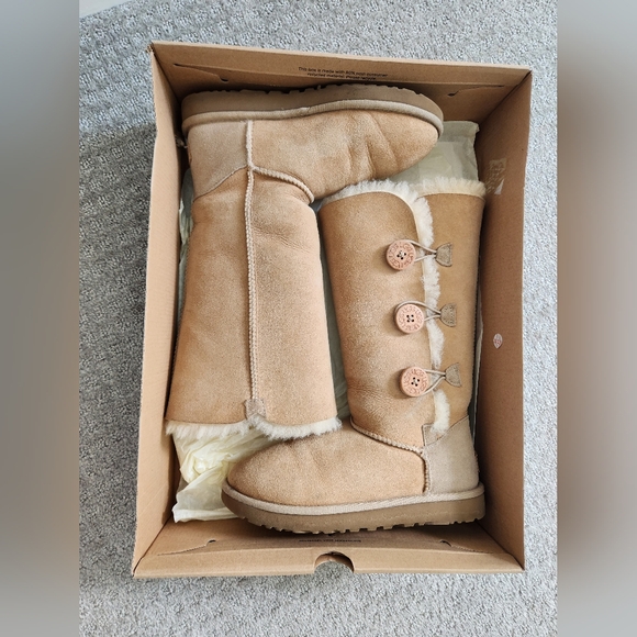 SOLD UGG women's Bailey Button Triplet II Boot Sand SIZE 7 - Picture 3 of 14